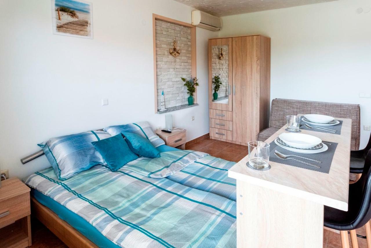 Lavanda Apartments&Studios Pinezici  Luaran gambar